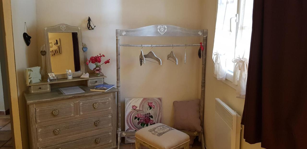 Fenetre Sur Les Alpilles Bed & Breakfast Saint-Martin-de-Crau Eksteriør bilde