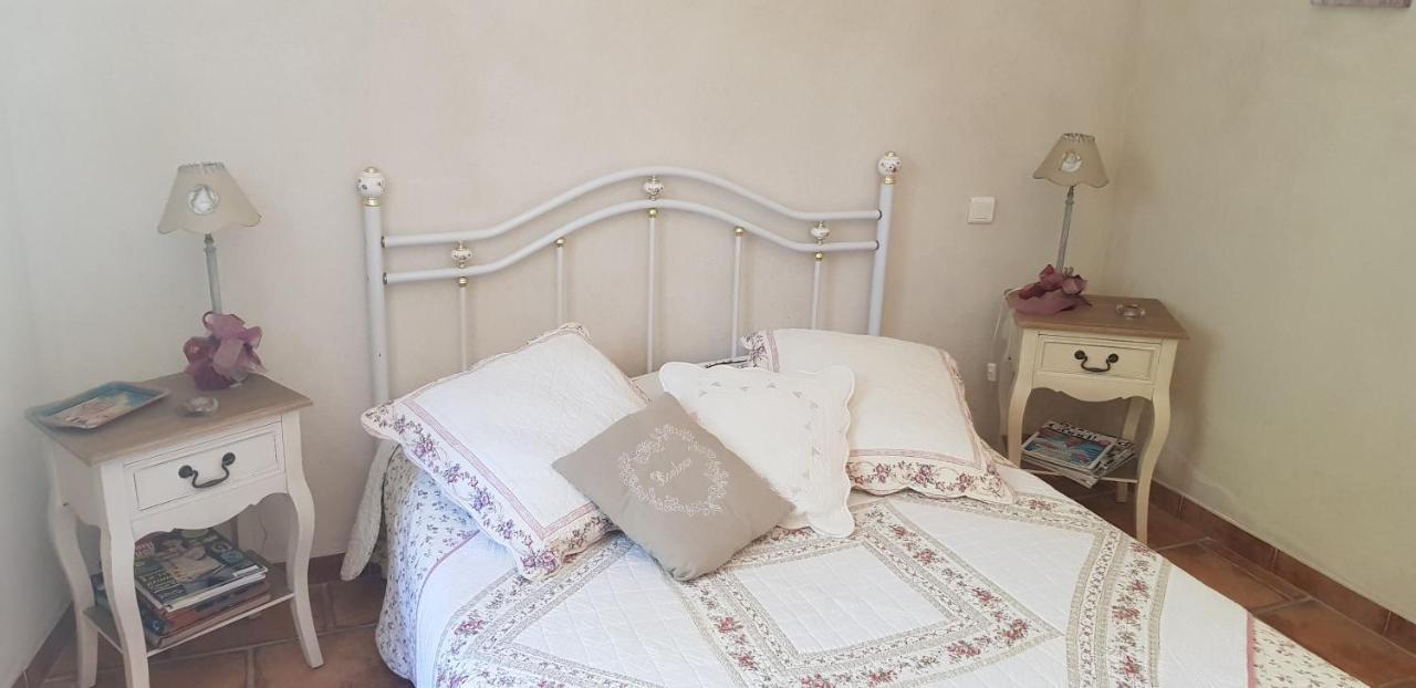 Fenetre Sur Les Alpilles Bed & Breakfast Saint-Martin-de-Crau Eksteriør bilde