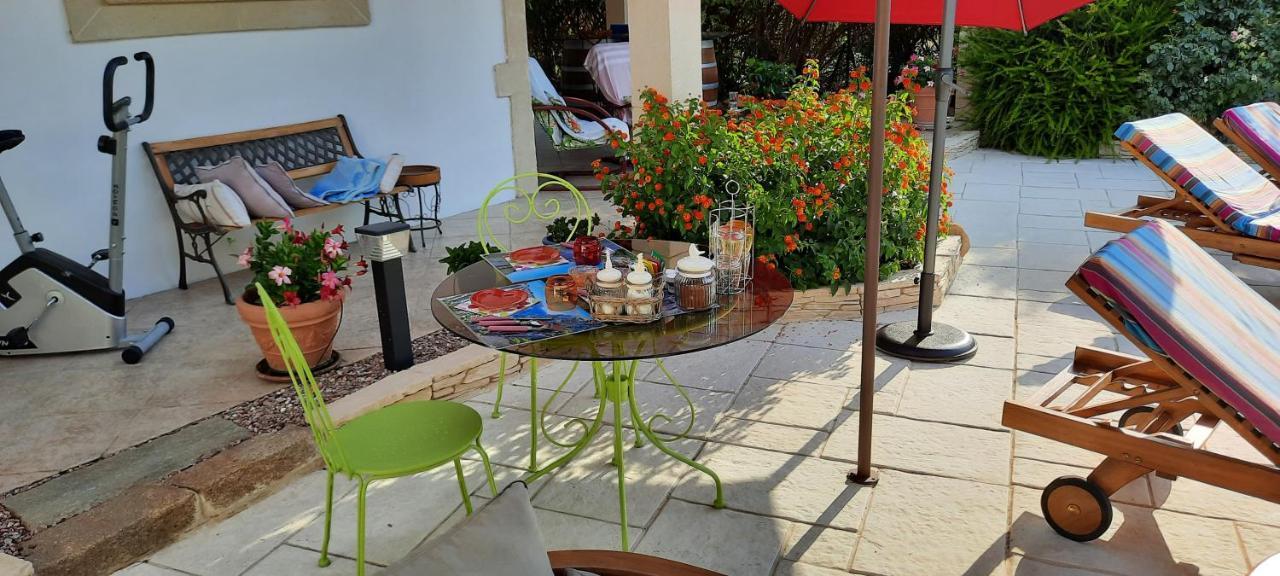 Fenetre Sur Les Alpilles Bed & Breakfast Saint-Martin-de-Crau Eksteriør bilde